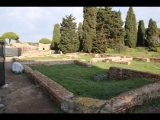 05906 ostia - regio iv - insula viii - santuario della bona dea iv,viii,3 - gesehen von der decumanus maximus -12-2018.jpg